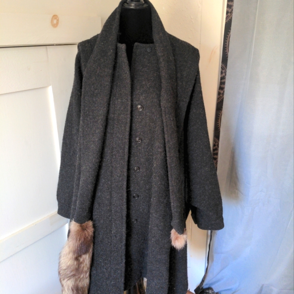 Vintage Michelle Stuart Gray Winter Wool Button Coat Fox Tail Fur Batwing Sleeve